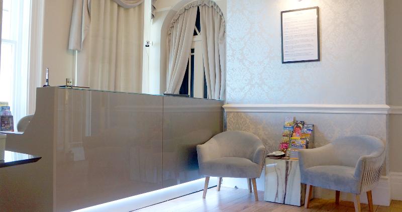 The Pier Hotel - Oda