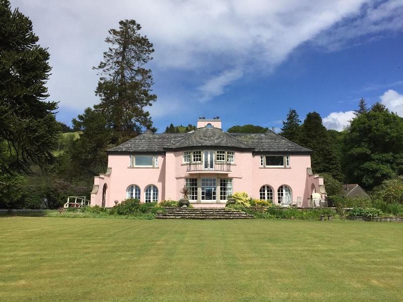 Melfort House - Genel