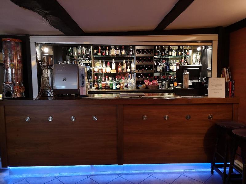 Tudor Lodge Hotel - Bar