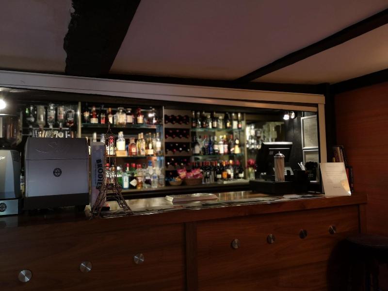 Tudor Lodge Hotel - Bar