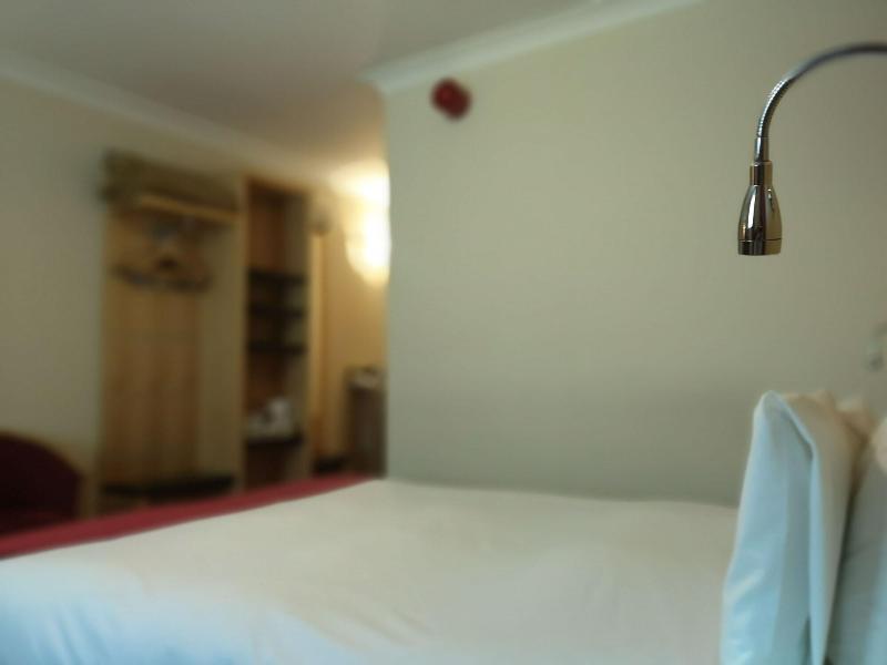 Tudor Lodge Hotel - Oda