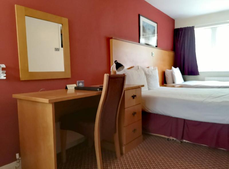 Tudor Lodge Hotel - Oda