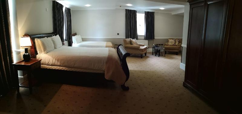Tudor Lodge Hotel - Oda