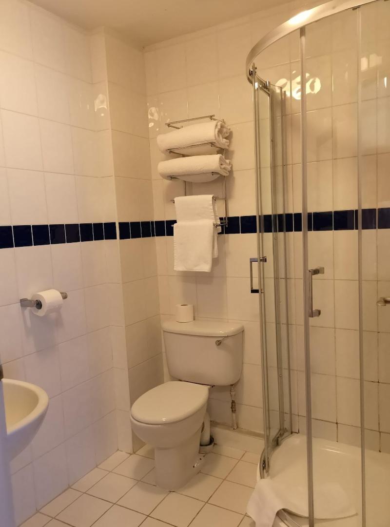 Tudor Lodge Hotel - Oda