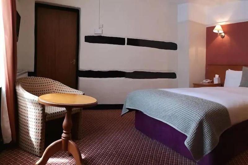 Tudor Lodge Hotel - Oda
