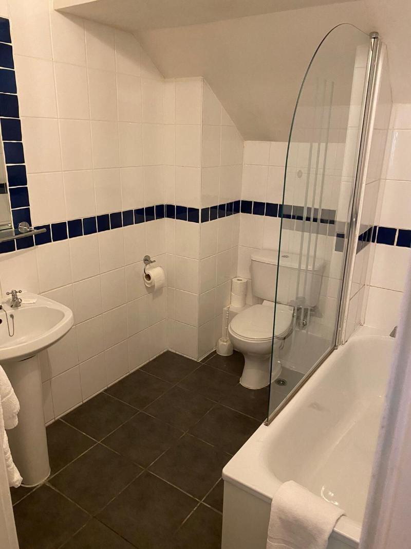 Tudor Lodge Hotel - Oda