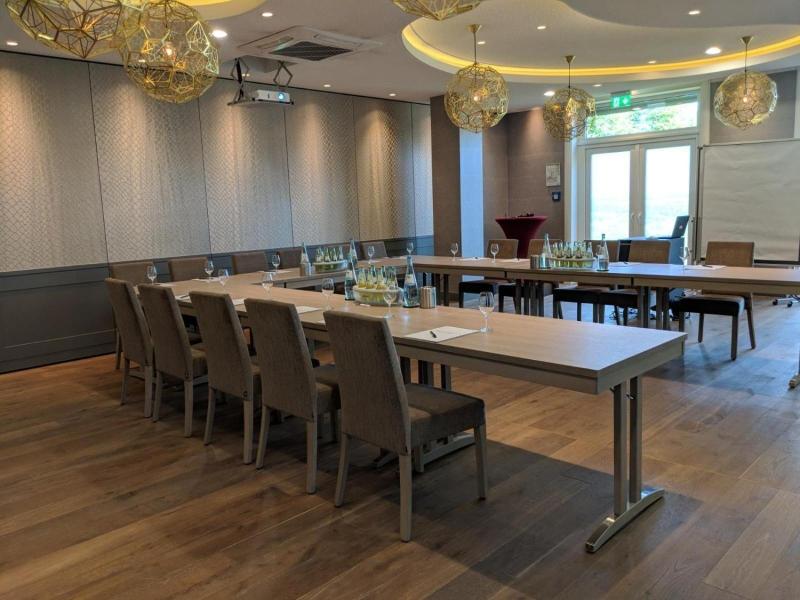 Hotel Und Restaurant Schmachtendorf - Toplantı