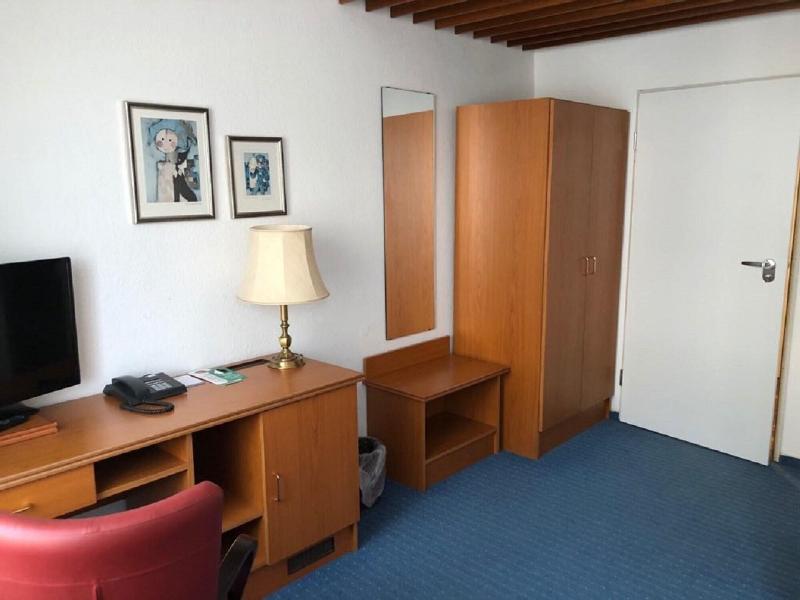 Wilhelms Haven Hotel - Oda
