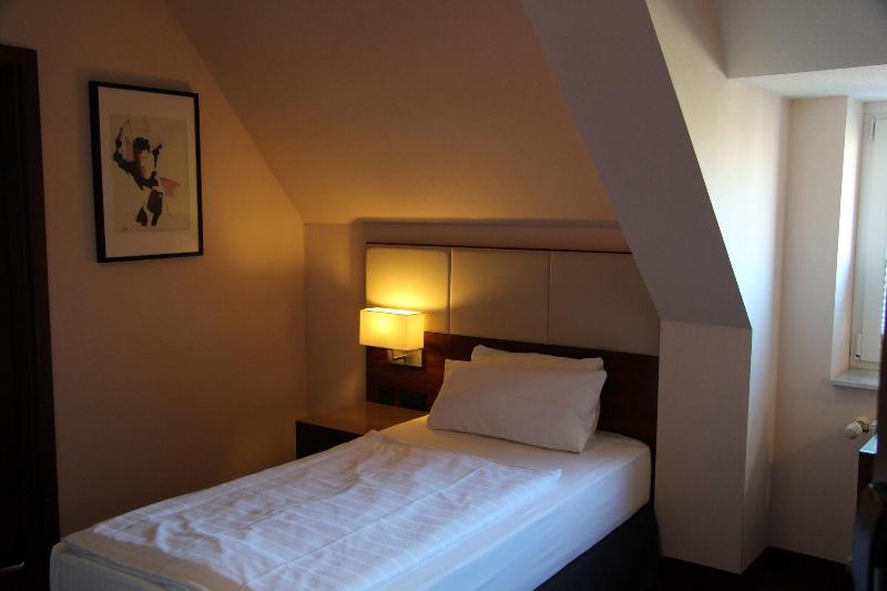 Hotel Adena - Oda