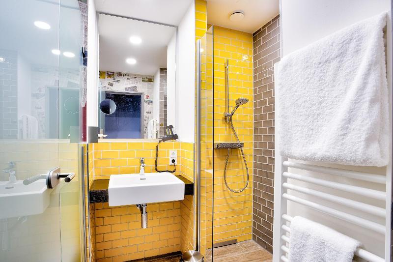 tinyTwice Hotel Wiesbaden - Oda