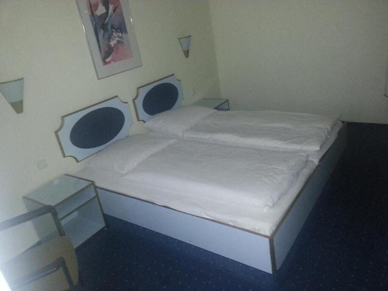 Hotel Garni Frankfurt - Lobi