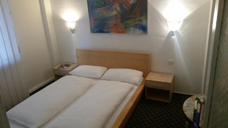 Hotel Garni Frankfurt - Oda