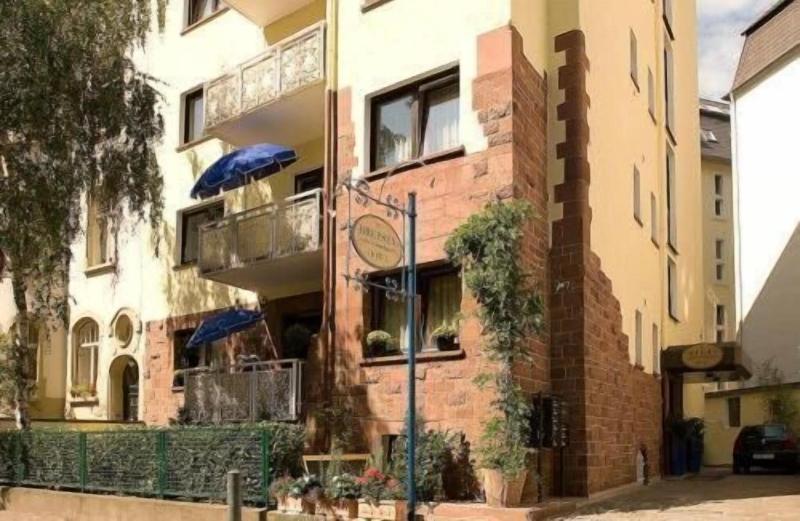 Hotel Garni Frankfurt - Teras