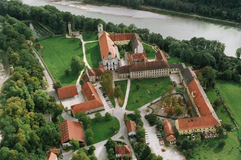 Klostergasthof Raitenhaslach - Genel