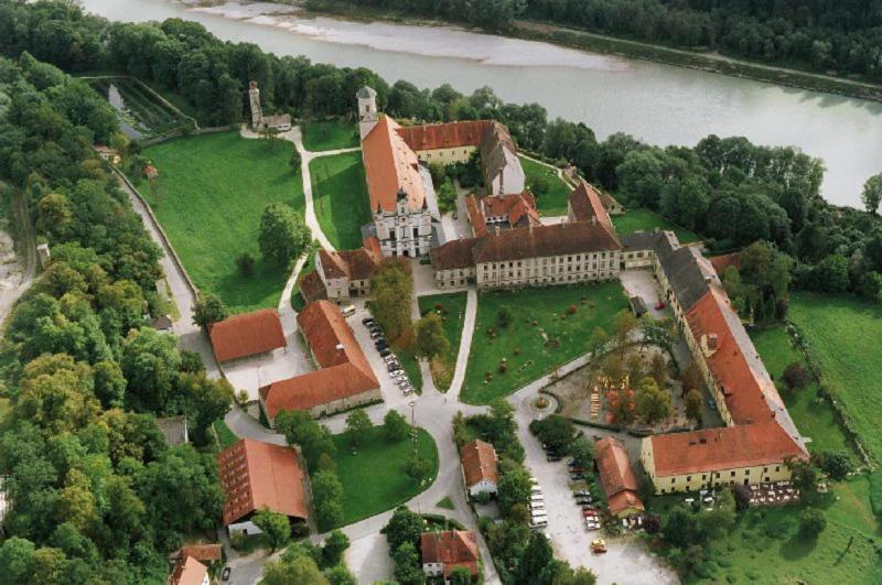 Klostergasthof Raitenhaslach - Genel