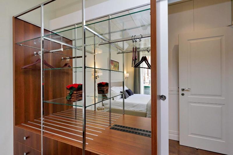 Piazza Venezia Grand Suite - Oda