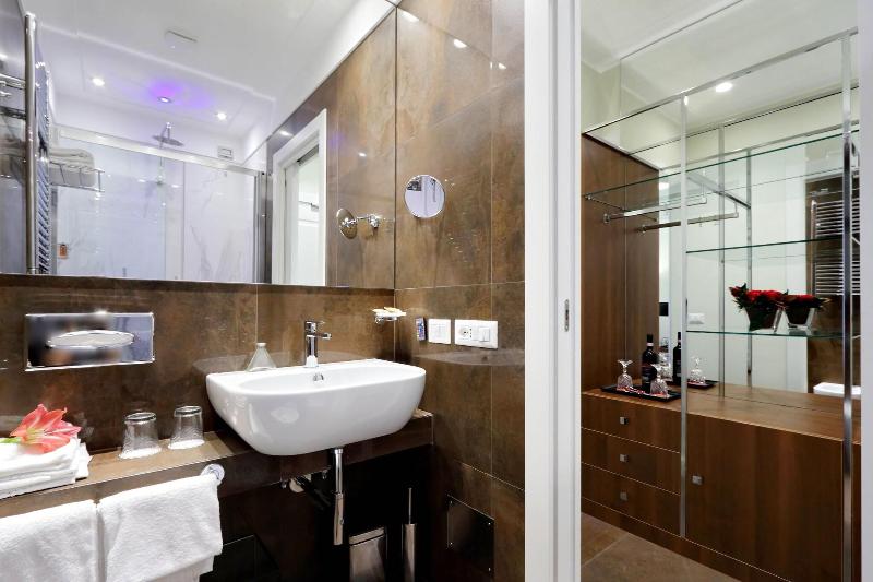 Piazza Venezia Grand Suite - Oda