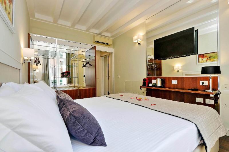 Piazza Venezia Grand Suite - Oda