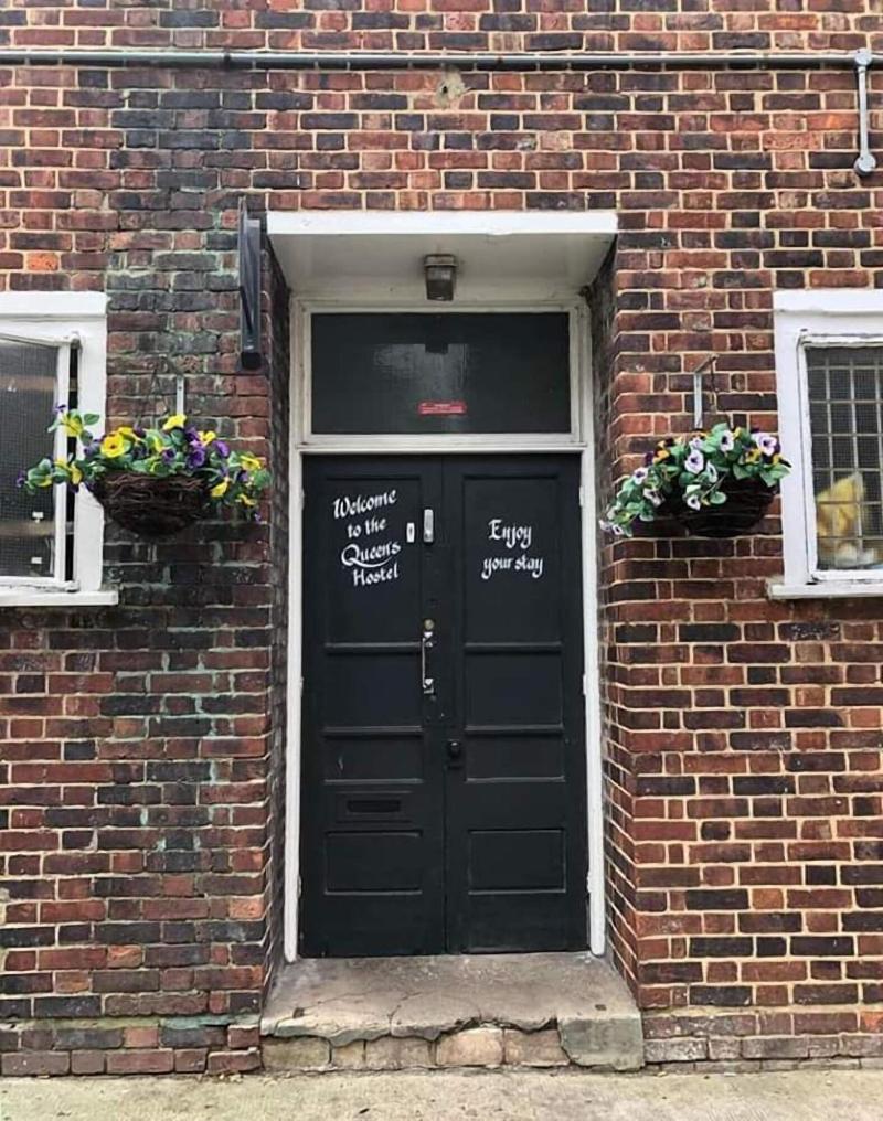 The Queens Hostel - Genel