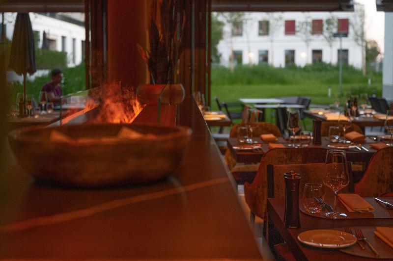 Qube Hotel Bahnstadt - Restoran