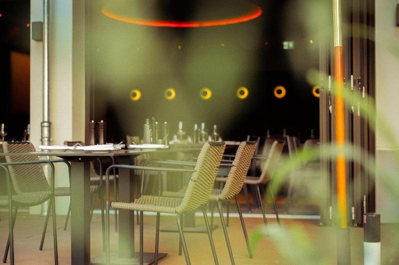 Qube Hotel Bahnstadt - Teras