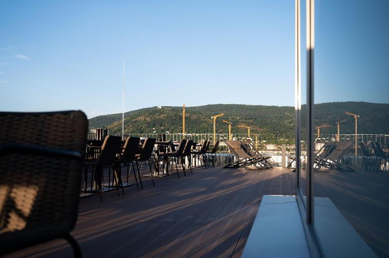 Qube Hotel Bahnstadt - Teras