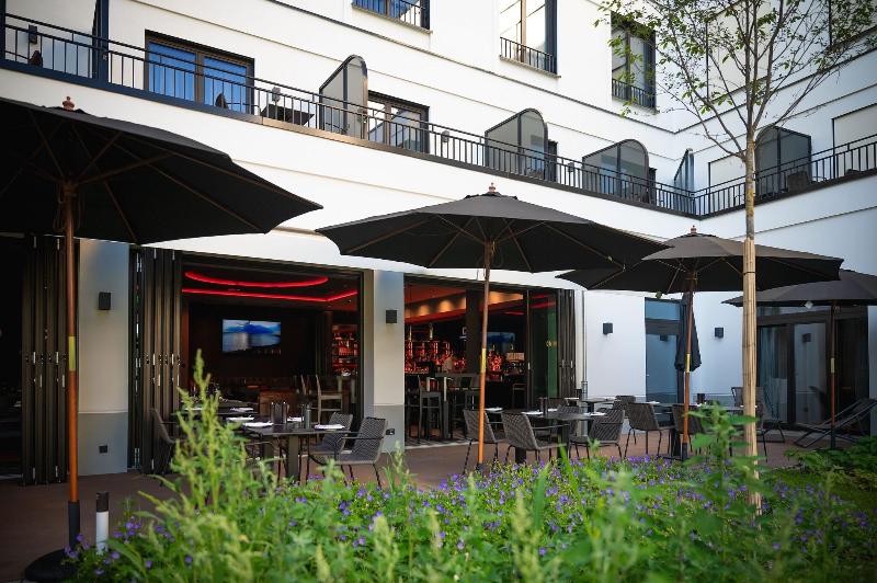 Qube Hotel Bahnstadt - Teras