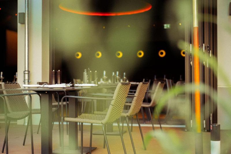 Qube Hotel Bahnstadt - Teras