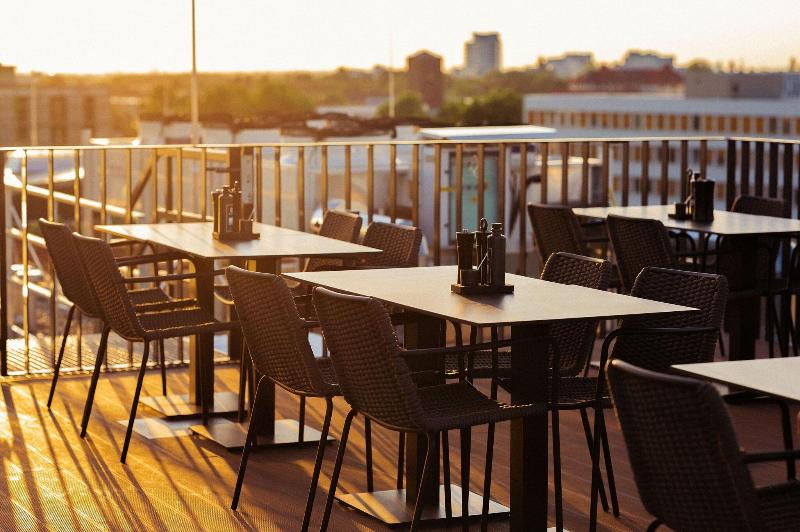 Qube Hotel Bahnstadt - Teras