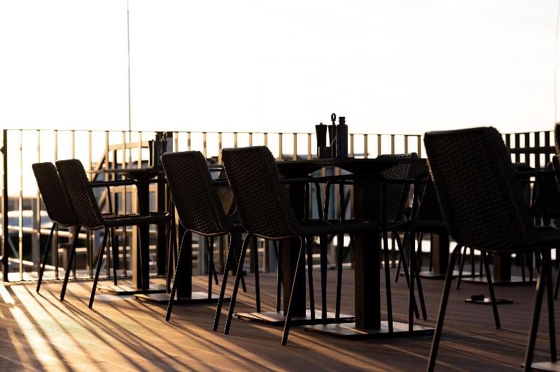 Qube Hotel Bahnstadt - Teras