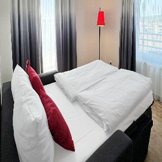 Holiday Inn - the niu, Sparrow Regensburg fotoÄŸrafÄ±