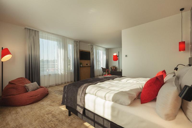 Holiday Inn - the niu, Sparrow Regensburg - Oda