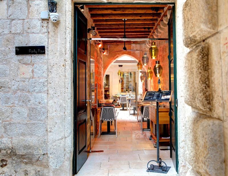 Guesthouse Forty Four - Genel