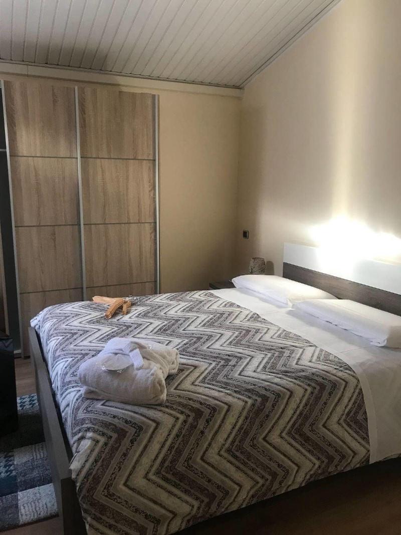 Hotel Lonatino - Oda