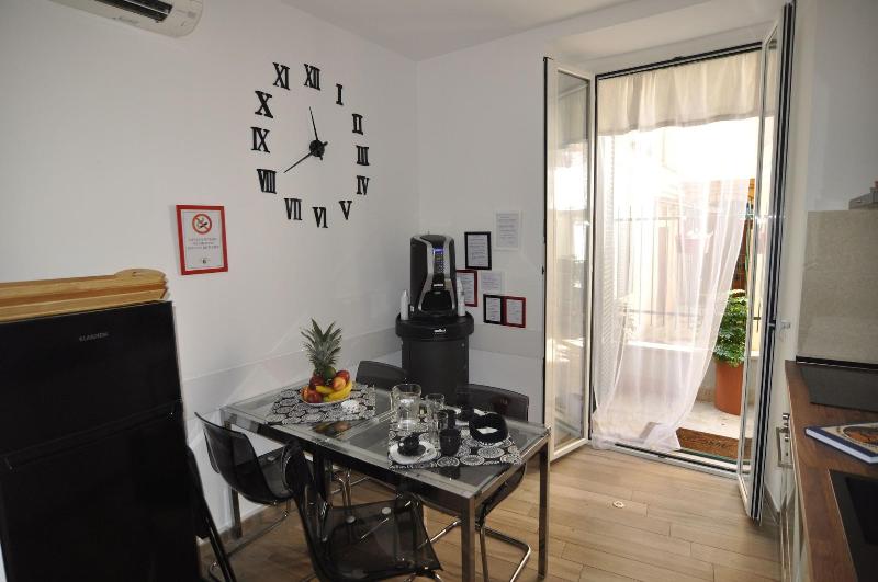 Flatinrome Trastevere Deluxe Rooms - Restoran