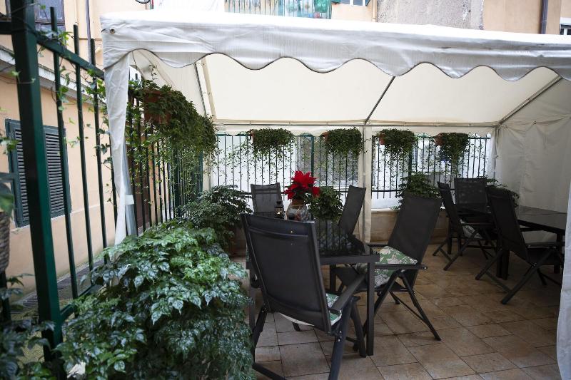 Flatinrome Trastevere Deluxe Rooms - Teras