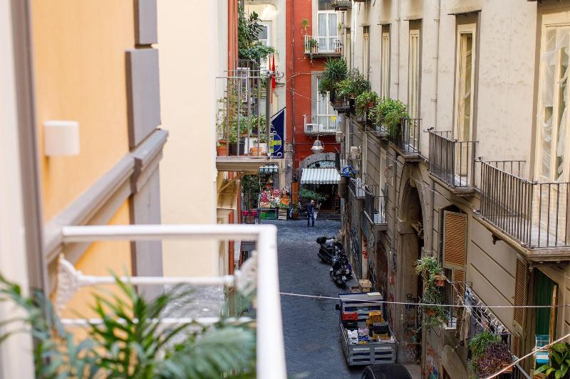 Melrose Napoli - Oda