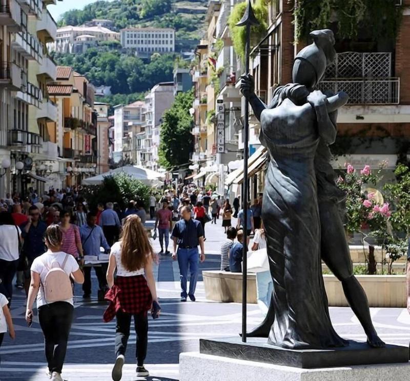 Le Sculture - Genel