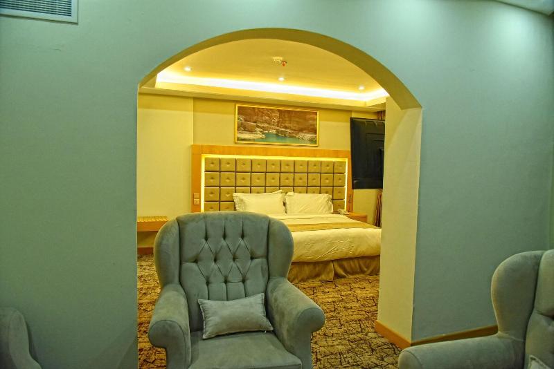 The Muscat Plaza Hotel - Oda