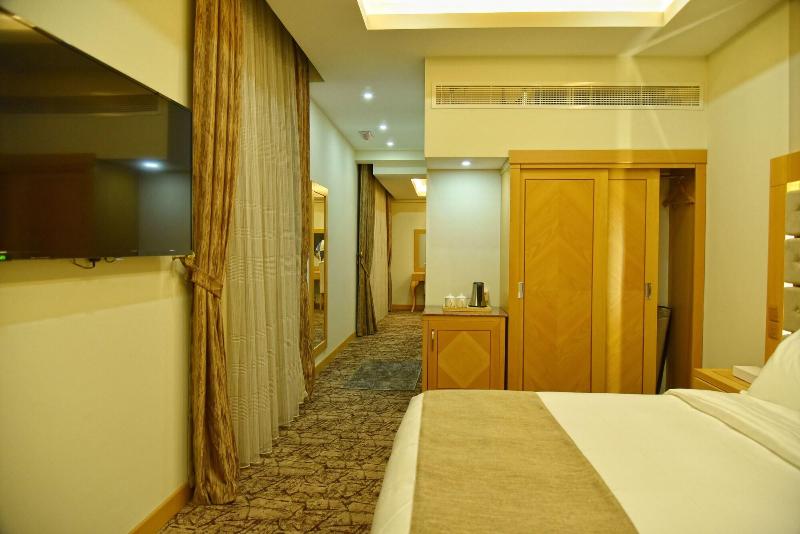 The Muscat Plaza Hotel - Oda