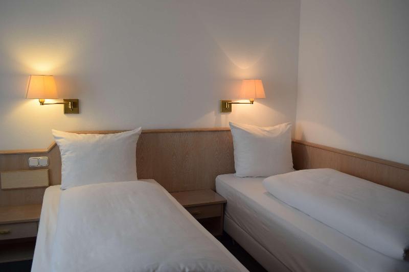 SCOTTY + PAUL Hotel Deggendorf - Oda