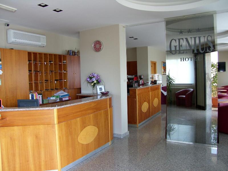 Genius Hotel - Lobi