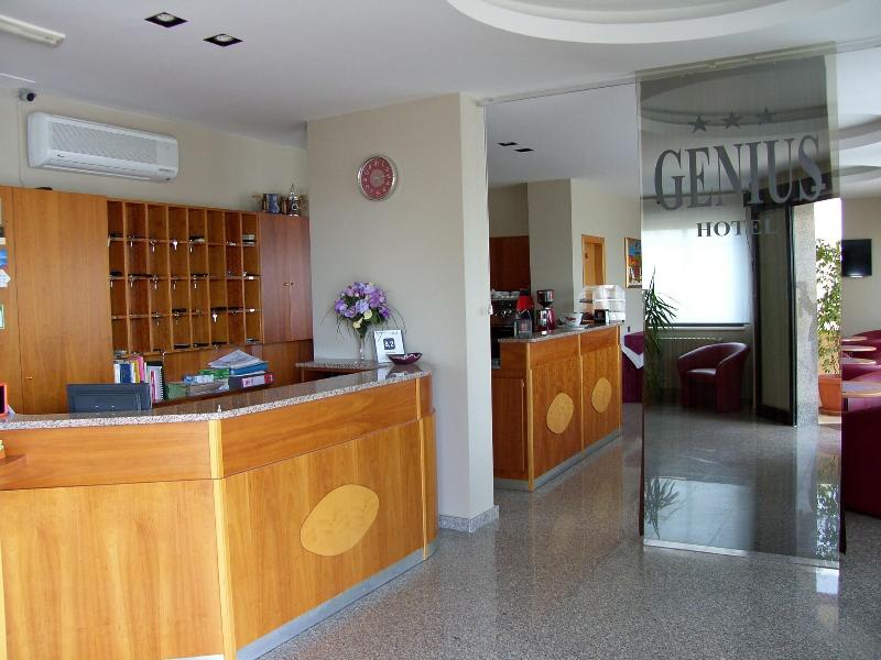 Genius Hotel - Lobi