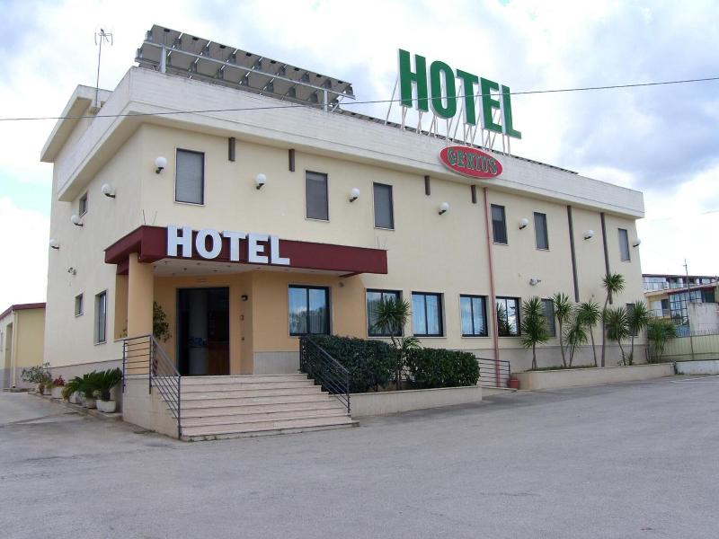 Genius Hotel - Genel