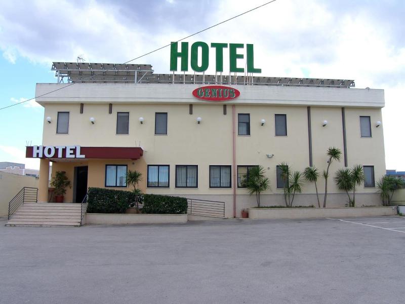 Genius Hotel - Genel
