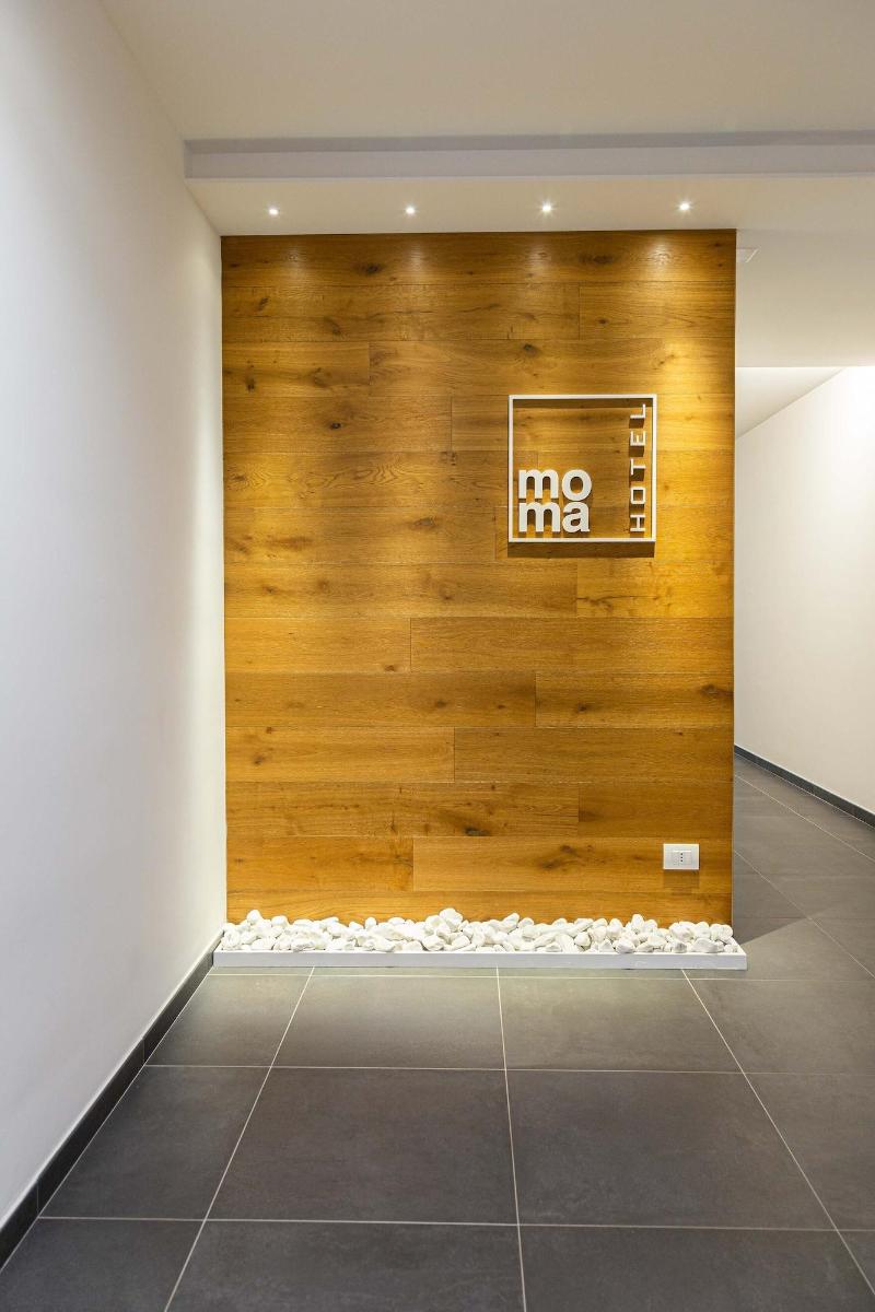Moma Hotel - Lobi