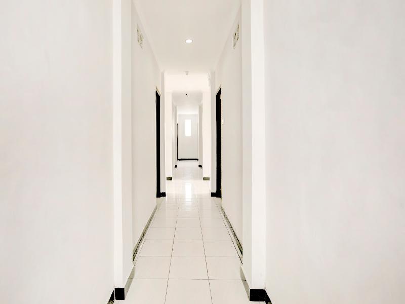 Hotel Warta Dua by ZUZU - Lobi