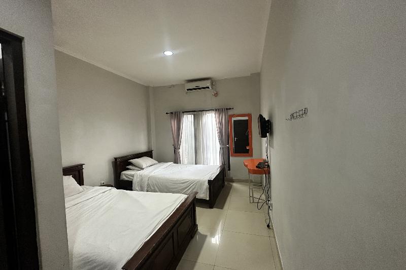 Hotel Warta Dua by ZUZU - Oda