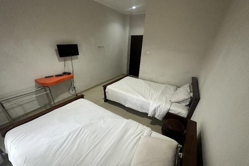 Hotel Warta Dua by ZUZU - Oda