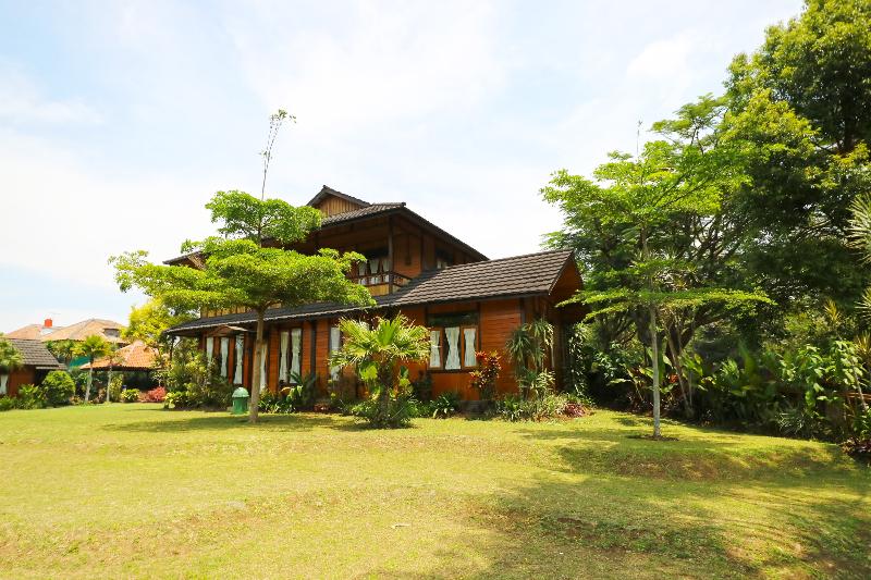 Villa Gardenia Bandung by ZUZU - Genel